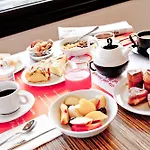 Pianob - Breakfast & Bar 酒店 3*