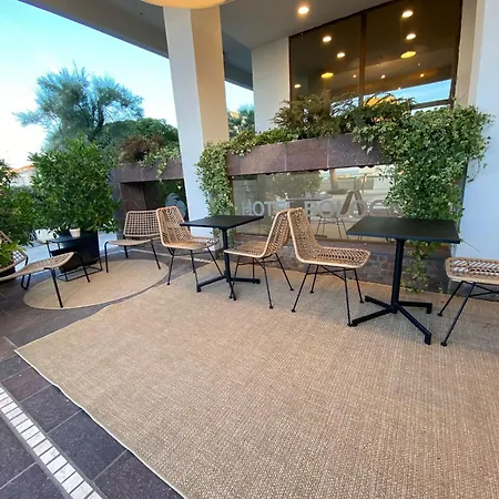 Pianob - Breakfast & Bar Hotel 3*