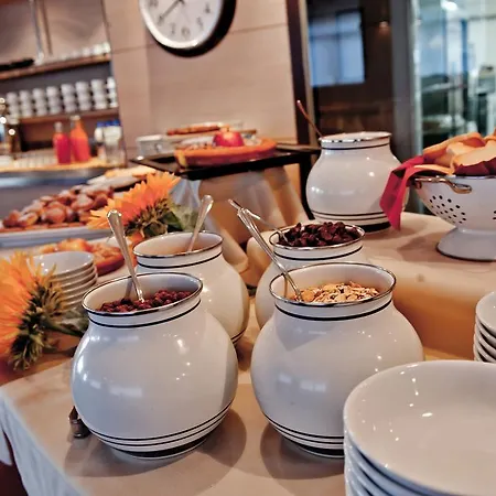 Hotel Pianob - Breakfast & Bar